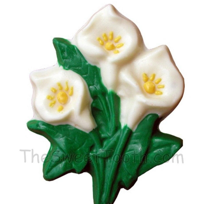 Chocolate Calla Lily party favor shaped like three white flowers with yellow centers and green leaves, ideal for weddings or sweet 16 gifts.