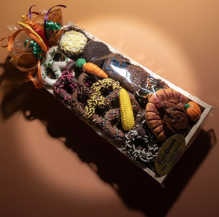 Thanksgiving Chocolate-Dipped Pretzel & Oreo Tray