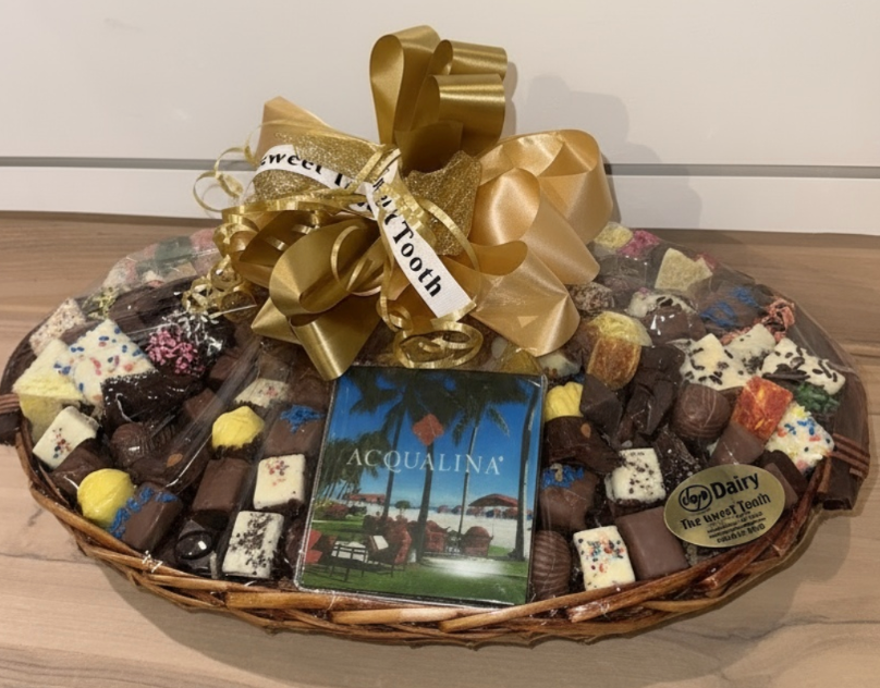 Chocolate custom logo basket for holidays